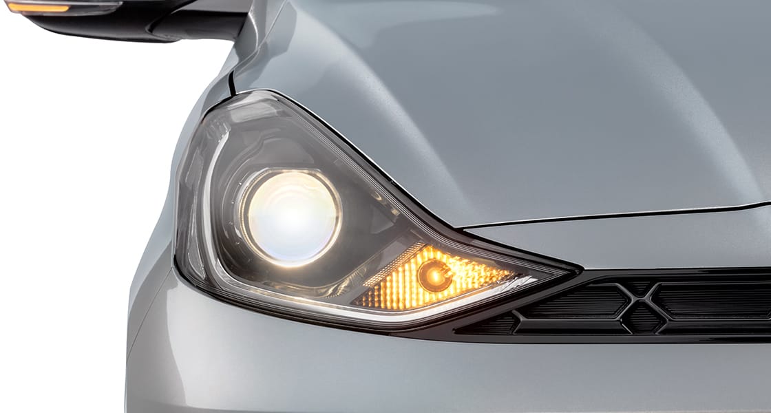 Hyundai Aura front three-quarter exterior