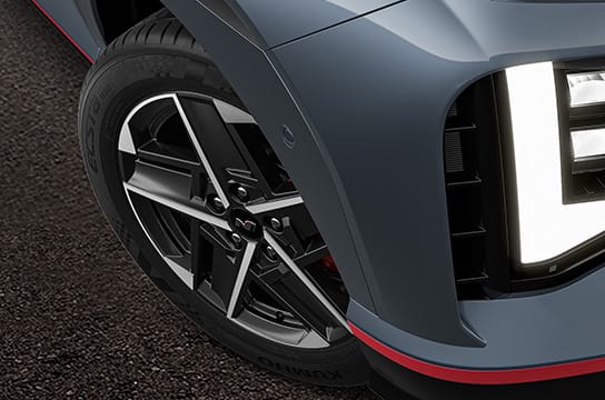 Hyundai Venue N Line diamond-cut alloy wheels