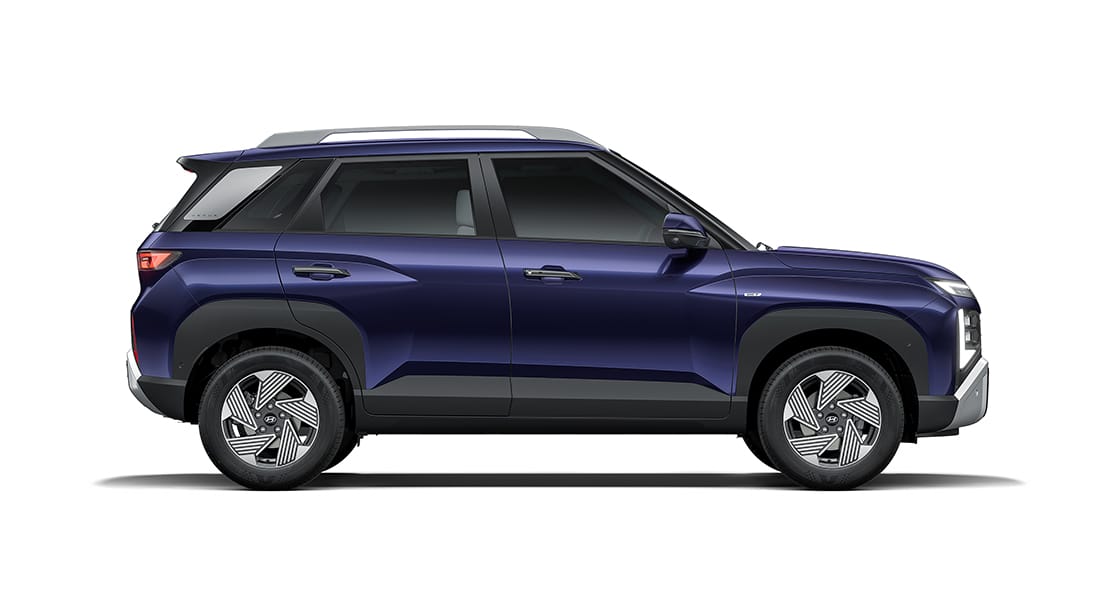 Hyundai Venue side profile and alloy wheels